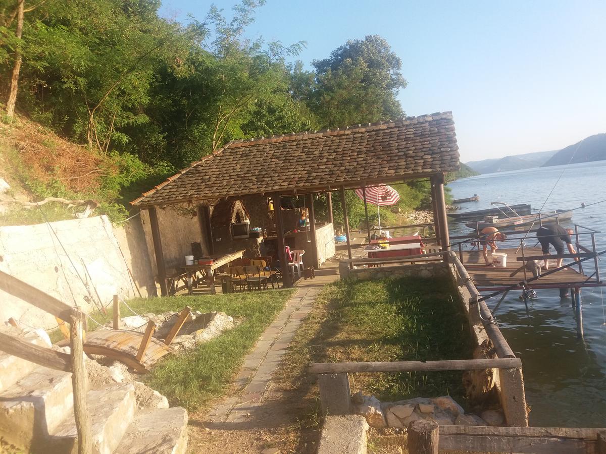 Chalet Ljubicine Kolibe Golubinje Buitenkant foto